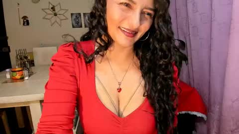 Snapshot of emma_luxy chatting on May 17, 4:21 am emma luxy online show from May 17, 4:21 am