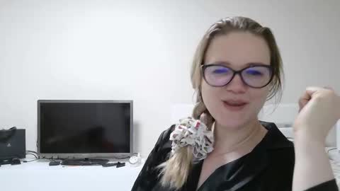 emma_misty_ online show from February 21, 8:43 pm