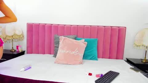 Snapshot of emma_moore8 chatting on November 10, 8:30 pm Emma online show from November 10, 8:30 pm