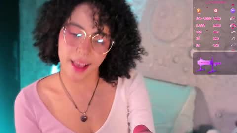 Snapshot of emma_nakamura chatting on October 17, 10:18 am online show from October 17, 10:18 am