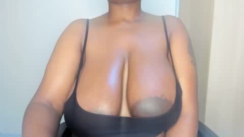 Snapshot of emma_remi chatting on October 25, 1:07 pm emma_remi online show from October 25, 1:07 pm