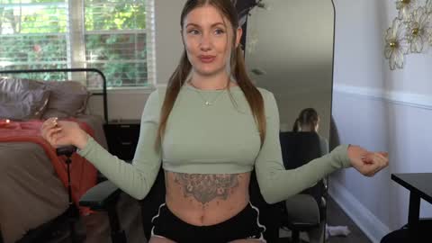 Snapshot of emma_ruby chatting on February 7, 6:00 pm Emma Ruby online show from February 7, 6:00 pm