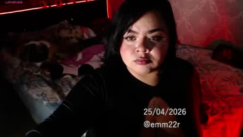 Snapshot of emma_ruiiz_ chatting on April 26, 3:37 am emma online show from April 26, 3:37 am