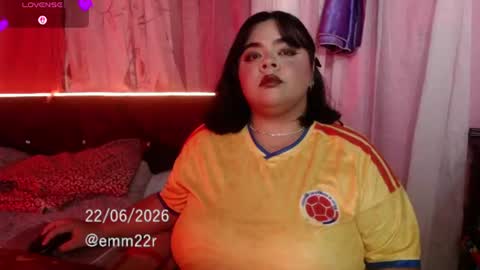 Snapshot of emma_ruiiz_ chatting on June 23, 4:10 am emma online show from June 23, 4:10 am
