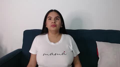 Snapshot of emma_saens chatting on November 19, 9:20 am emma_saens online show from November 19, 9:20 am