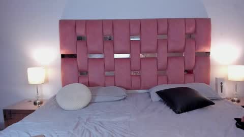 Snapshot of emma_saenz01 chatting on December 30, 12:11 am emma_saenz01 online show from December 30, 12:11 am