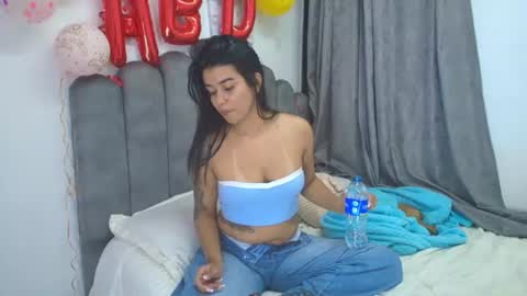 emma_saenz01 online show from June 15, 5:42 am