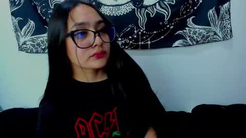 Snapshot of emma_timli1 chatting on October 17, 3:20 am Emma online show from October 17, 3:20 am