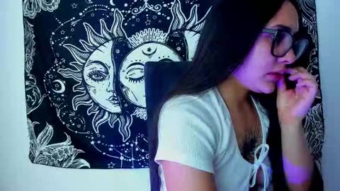 Snapshot of emma_timli1 chatting on November 12, 8:30 pm Emma online show from November 12, 8:30 pm