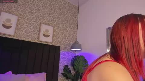 emma_velvet_ online show from April 24, 1:24 pm