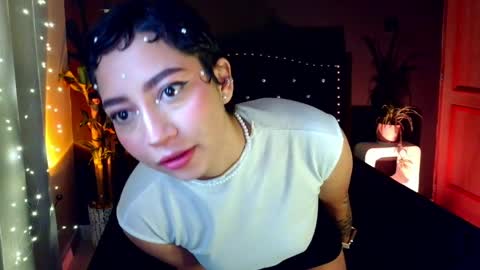 Emma web online show from April 29, 1:04 pm