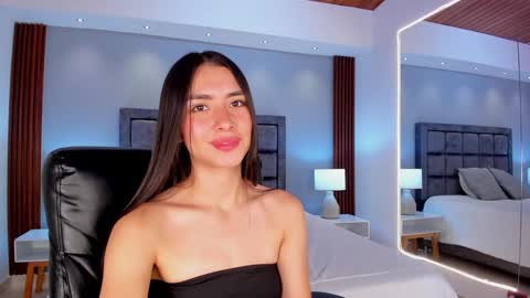Snapshot of emmaa_robertts chatting on December 6, 2:17 pm Emma Everyday From 0530 to 1430 Col Time online show from December 6, 2:17 pm