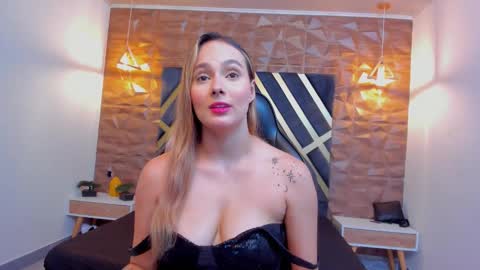Snapshot of emmaa_white_ chatting on October 24, 5:31 pm EMMA online show from October 24, 5:31 pm