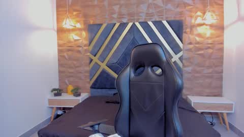 Snapshot of emmaa_white_ chatting on November 11, 5:24 pm EMMA online show from November 11, 5:24 pm