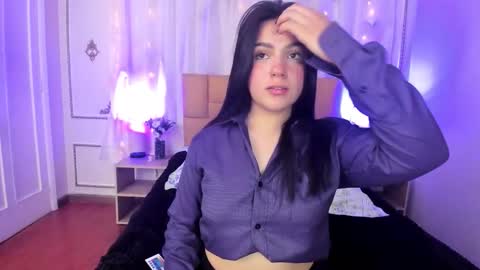 Snapshot of emmabenavidez chatting on December 1, 8:03 pm Emma online show from December 1, 8:03 pm