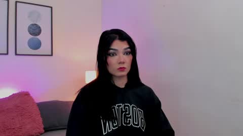 Snapshot of emmabridgerton chatting on June 12, 10:08 pm Emma online show from June 12, 10:08 pm