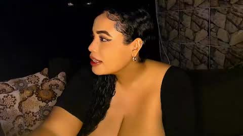 Snapshot of emmacamille2 chatting on February 27, 3:58 am emmacamille2 online show from February 27, 3:58 am