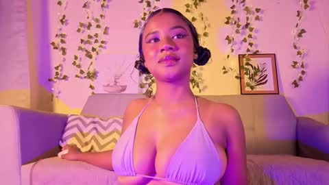 Snapshot of emmaconneer chatting on October 25, 1:35 am Emma online show from October 25, 1:35 am