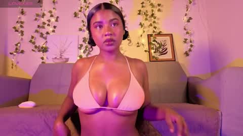 Snapshot of emmaconneer chatting on November 1, 2:41 pm Emma online show from November 1, 2:41 pm