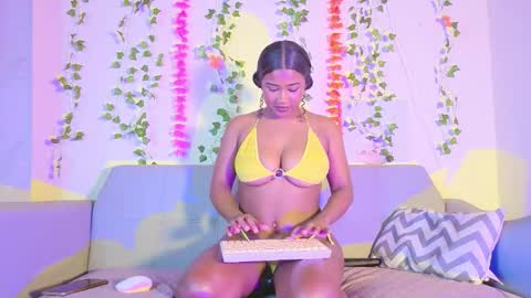 Snapshot of emmaconneer chatting on November 25, 2:06 pm Emma online show from November 25, 2:06 pm