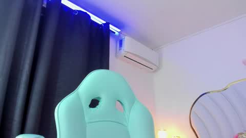 Snapshot of emmacrush chatting on February 23, 12:41 am Welcome Im yosein  Your love is my passion activate it with your tips and enjoy with me online show from February 23, 12:41 am