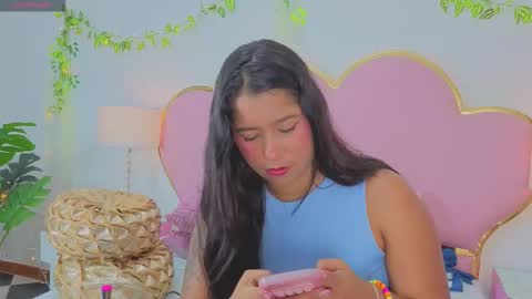 Snapshot of emmacrush chatting on September 8, 10:42 pm Welcome Im yosein  Your love is my passion activate it with your tips and enjoy with me online show from September 8, 10:42 pm