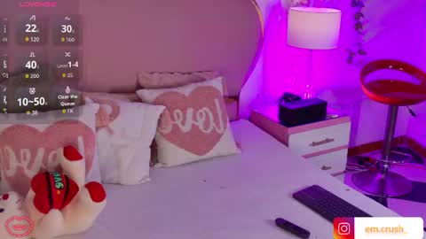 Snapshot of emmacrush chatting on June 12, 8:19 pm Welcome Im yosein Your love is my passion activate it with your tips and enjoy with me online show from June 12, 8:19 pm