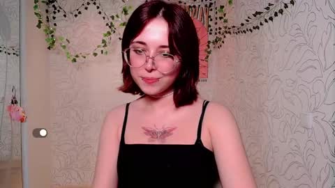 Snapshot of emmae__ chatting on December 22, 2:38 pm Emma online show from December 22, 2:38 pm