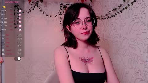 Snapshot of emmae__ chatting on January 20, 2:01 am Emma online show from January 20, 2:01 am