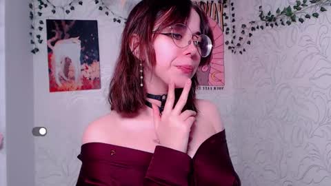 Snapshot of emmae__ chatting on February 23, 5:01 am Emma online show from February 23, 5:01 am