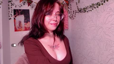 Snapshot of emmae__ chatting on October 13, 11:10 am Emma online show from October 13, 11:10 am