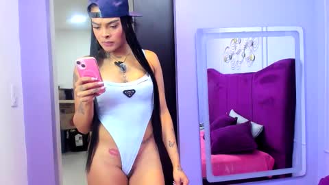 emmaebony_ online show from February 23, 2:25 pm