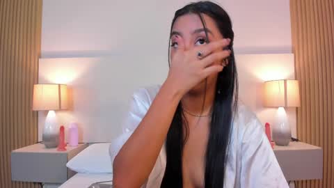 Snapshot of emmaespencer chatting on May 9, 11:48 am emmaespencer online show from May 9, 11:48 am