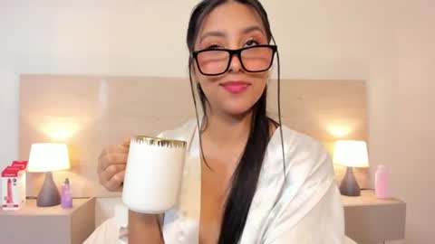 Snapshot of emmaespencer chatting on June 19, 11:30 pm emmaespencer online show from June 19, 11:30 pm