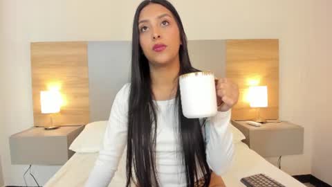 Snapshot of emmaespencer chatting on June 24, 8:19 pm emmaespencer online show from June 24, 8:19 pm
