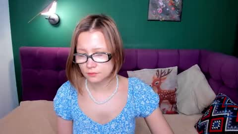 Emma 3 online show from May 5, 1:35 am