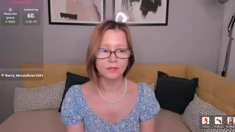 Emma 3 online show from May 29, 1:36 am