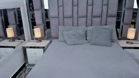 EMMA HILL online show from December 2, 4:35 pm