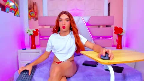 Emma Hilton online show from June 9, 10:54 pm