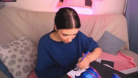 Snapshot of emmakeam_ chatting on January 17, 9:39 am Emma online show from January 17, 9:39 am