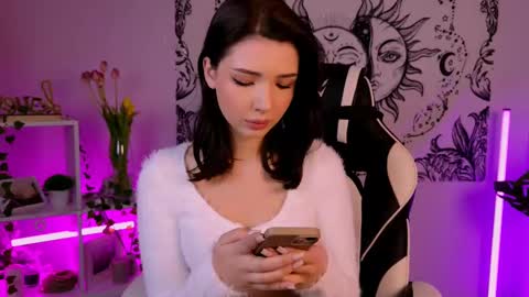 Snapshot of emmakeam_ chatting on March 11, 4:54 am Emma online show from March 11, 4:54 am