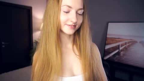 Snapshot of emmalaflame chatting on October 25, 9:09 pm Emma day Wendy night online show from October 25, 9:09 pm