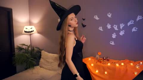Snapshot of emmalaflame chatting on October 30, 8:31 pm Emma day Wendy night online show from October 30, 8:31 pm
