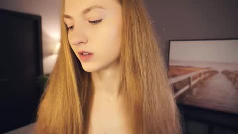 Snapshot of emmalaflame chatting on December 14, 8:24 pm Emma day Wendy night online show from December 14, 8:24 pm