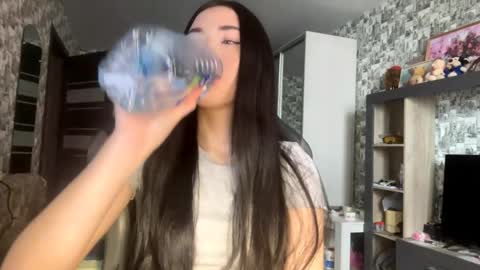 Snapshot of emmalinefairclough chatting on April 6, 12:17 pm Emma online show from April 6, 12:17 pm