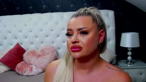 Snapshot of emmamavis chatting on December 28, 1:38 pm Emma Mavis online show from December 28, 1:38 pm