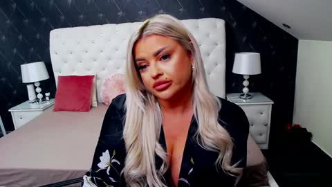 Snapshot of emmamavis chatting on January 7, 2:41 pm Emma Mavis online show from January 7, 2:41 pm