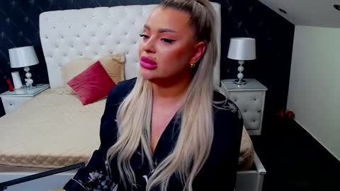 Snapshot of emmamavis chatting on January 21, 6:54 am Emma Mavis online show from January 21, 6:54 am