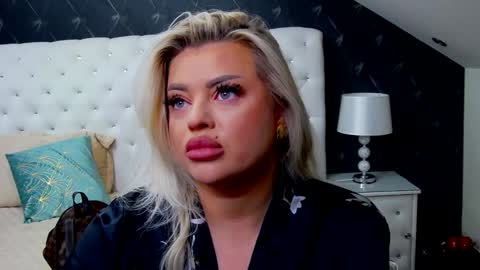 Snapshot of emmamavis chatting on January 23, 8:57 am Emma Mavis online show from January 23, 8:57 am