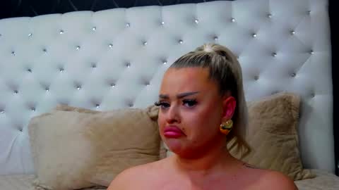 Snapshot of emmamavis chatting on January 30, 2:15 pm Emma Mavis online show from January 30, 2:15 pm